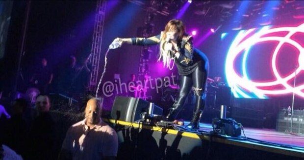 demi lovato pours water on security guard