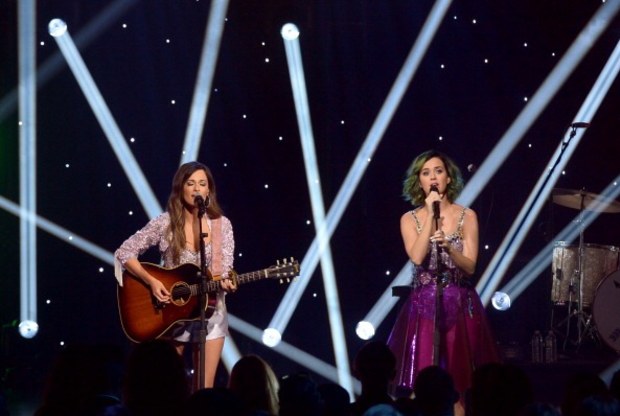 Kacey and Katy perform at CMT Crossroads