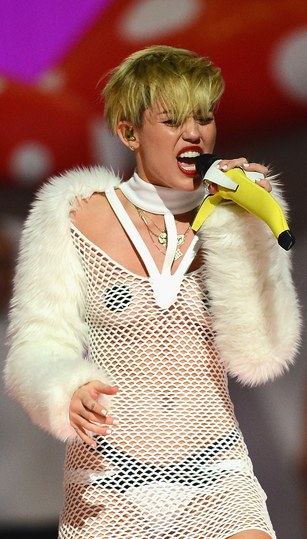 miley cyrus at iheartradio music festival 2013